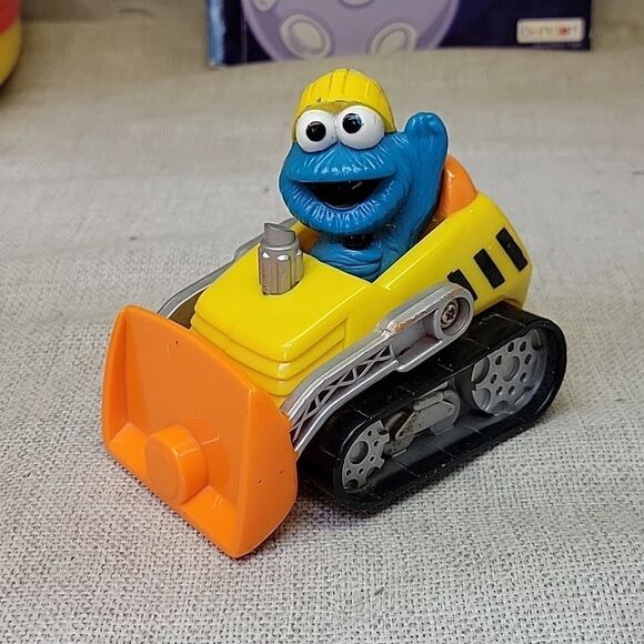 Sesame Street ELMO, COOKIE, MONSTER, ERNIE 2001 Construction Vehicles Cars VTG - Picture 3 of 11